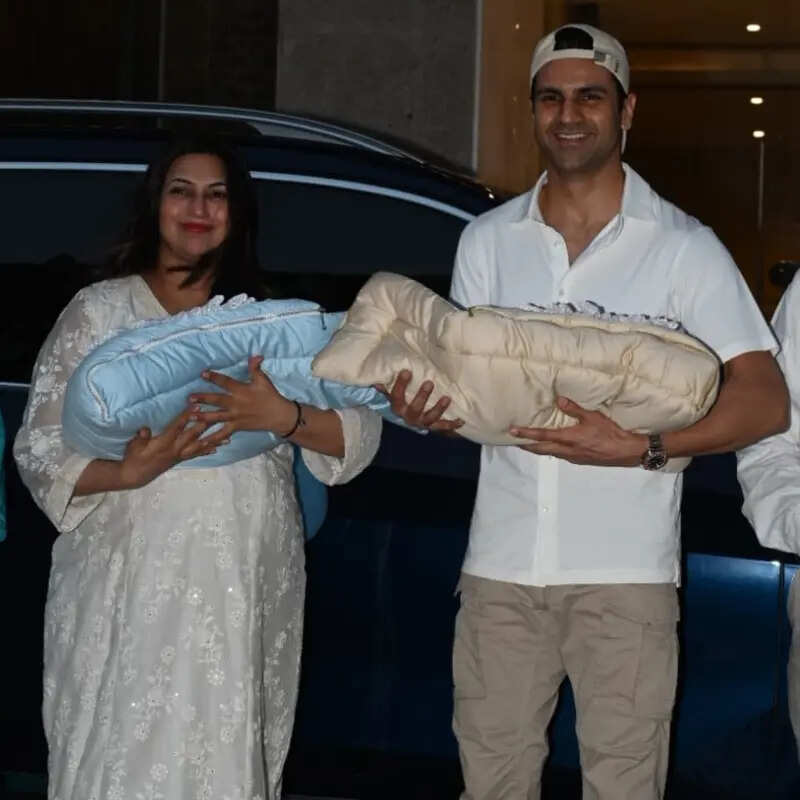 फैंस ने दी कपल को बधाई