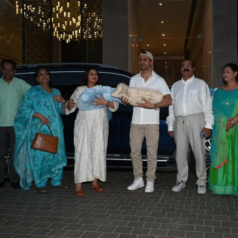 दिव्यांका और विवेक ने दिखाई बच्चों की झलक