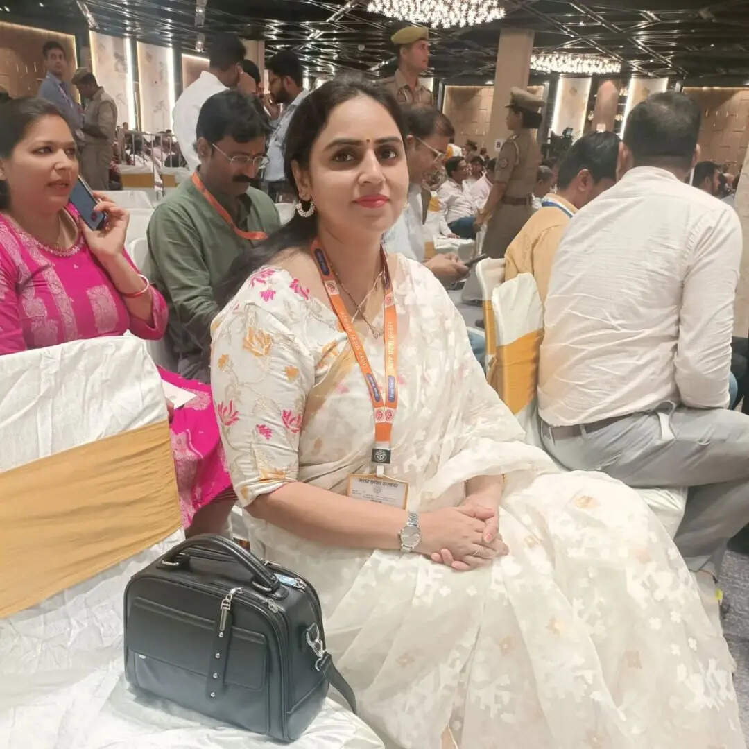 दिन में घरेलू कामकाज और रातों को जागकर पढ़ाई