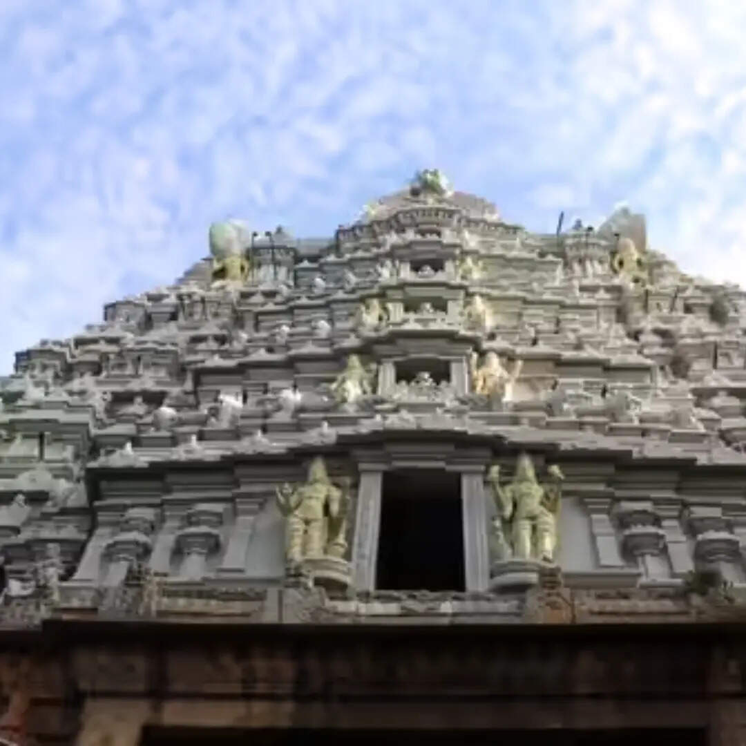 ​तिरुपति बालाजी मंदिर (आंध्र प्रदेश)​