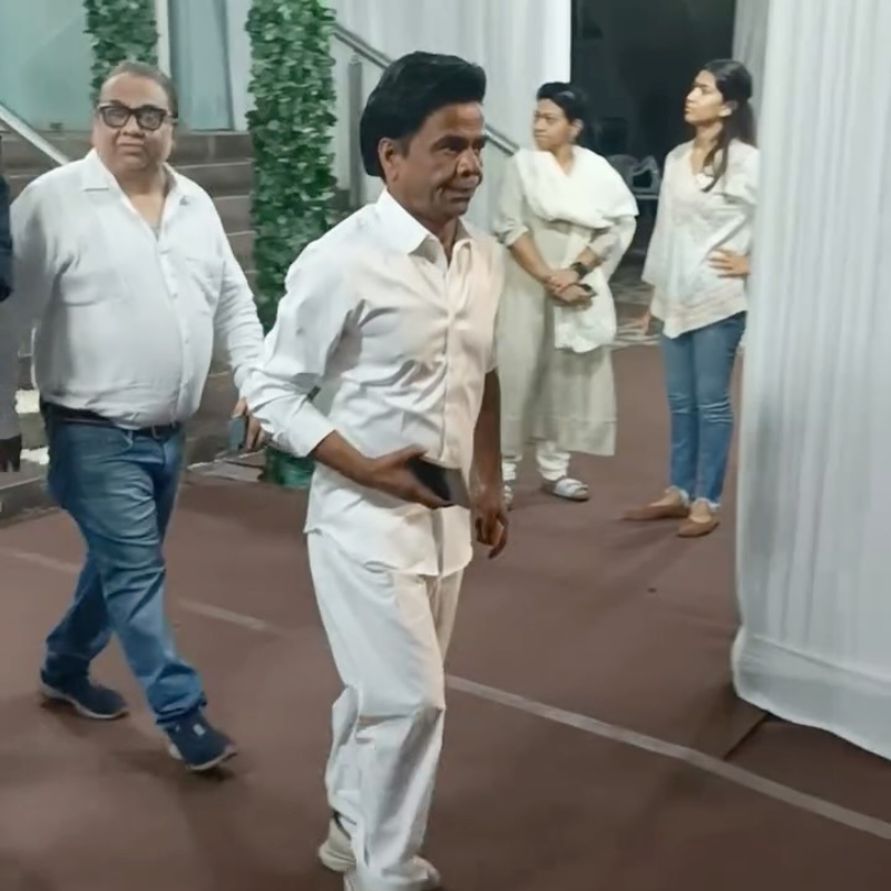 नम दिखी राजपाल यादव की आंखे