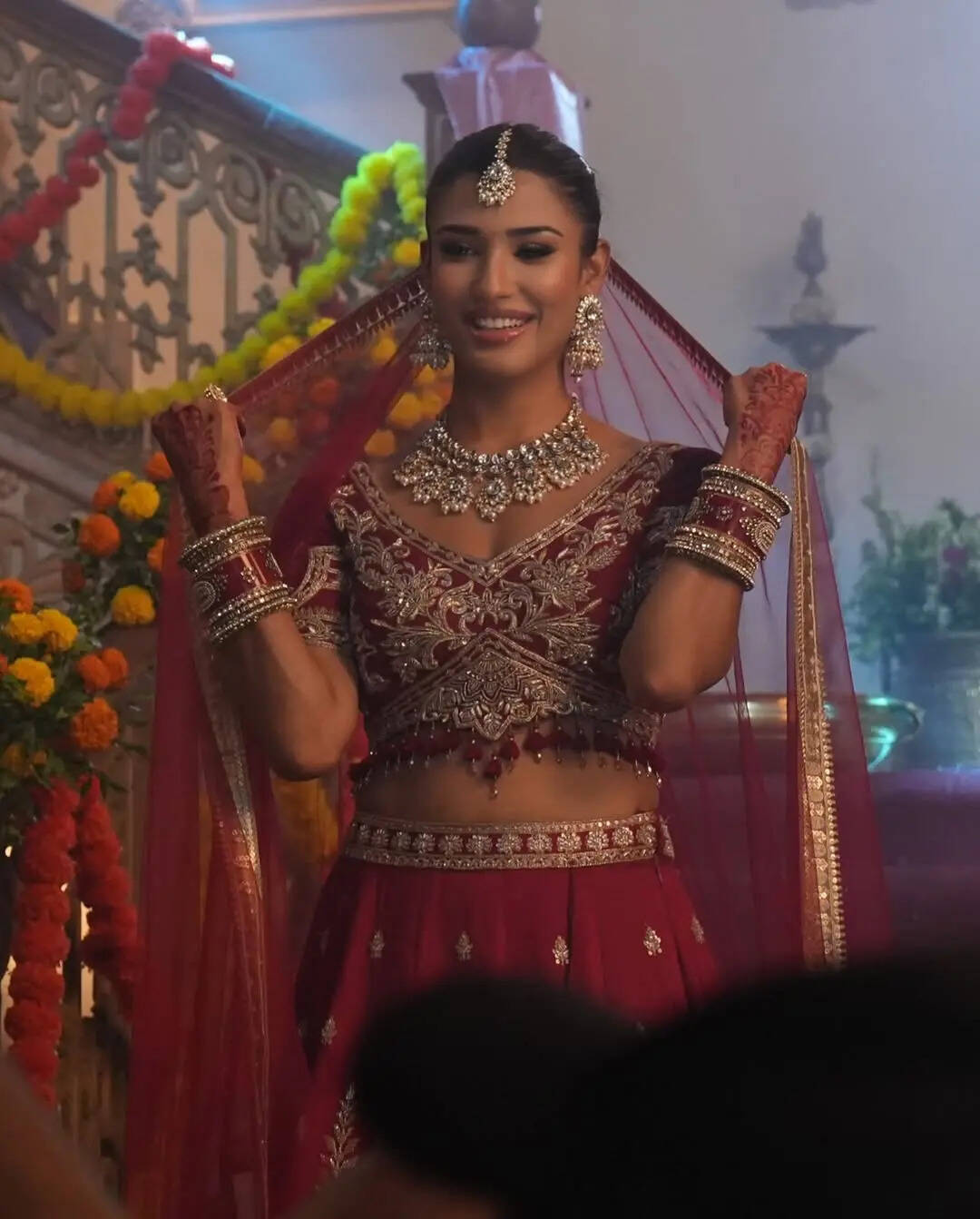 BB 19 फेम Nehal Chudasama ने गुपचुप रचाई शादी! लाल जोड़े में लगीं ...