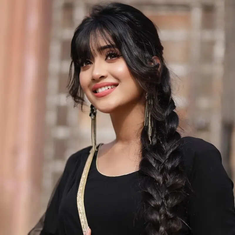 शिवांगी जोशी (Shivangi Joshi)