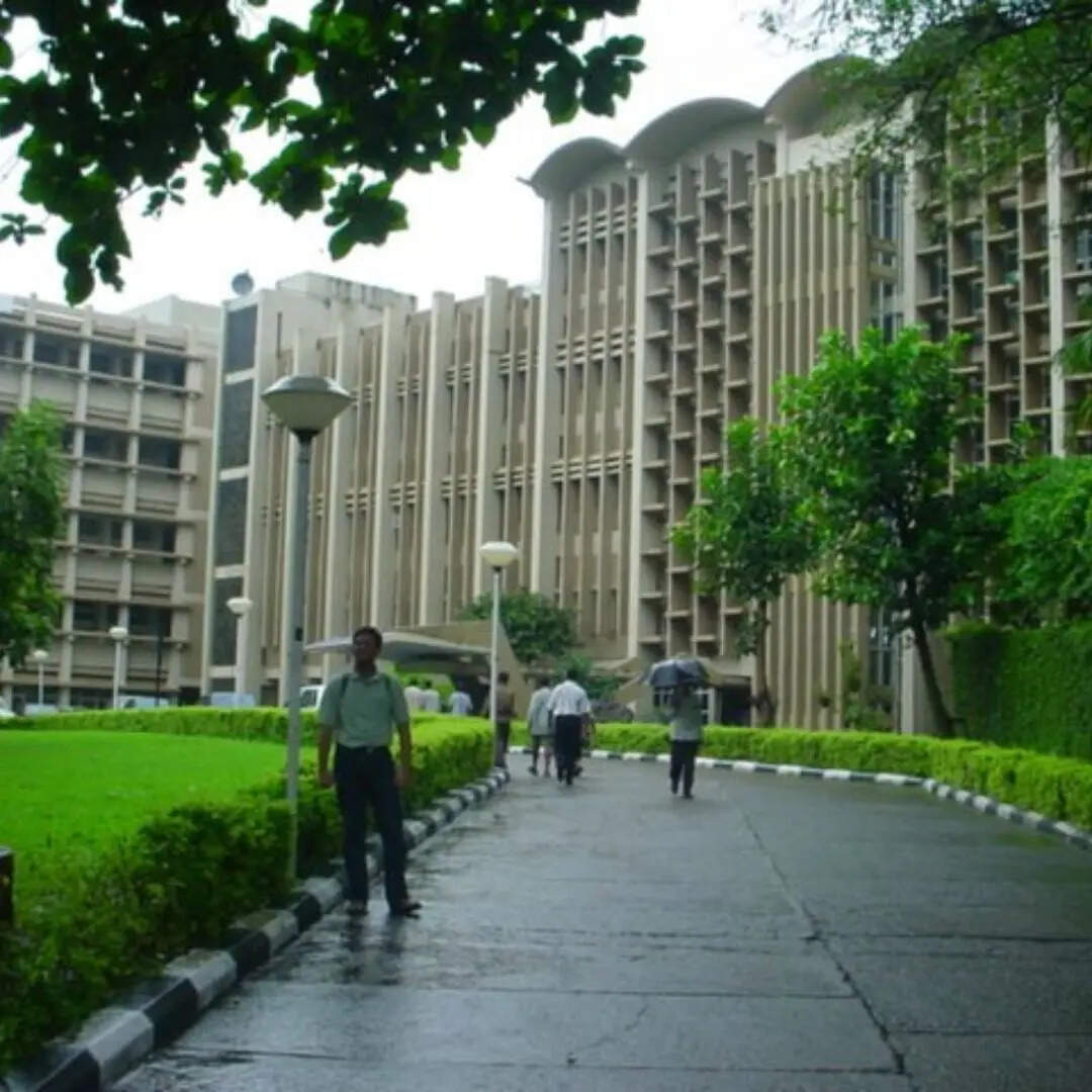 मेन बिल्डिंग और कॉन्वोकेशन हॉल​