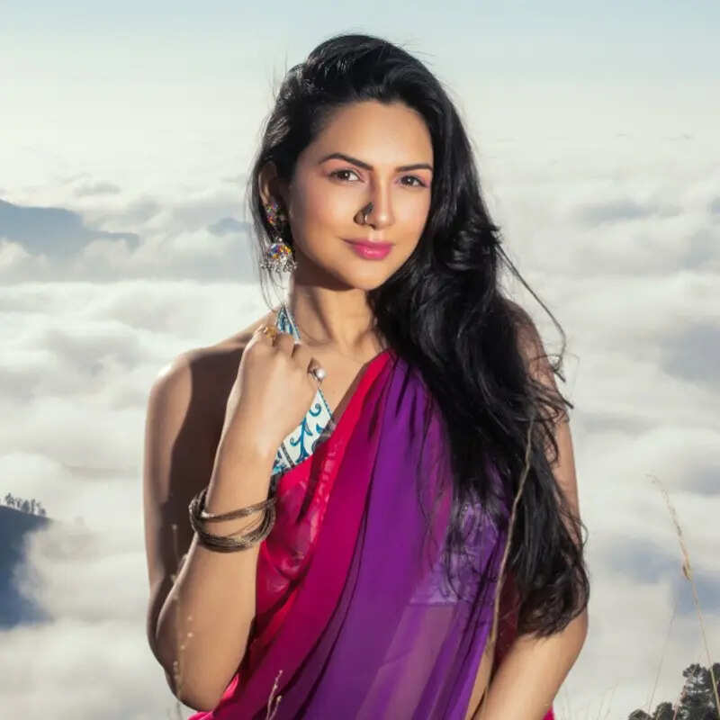 आकांक्षा चमोला​