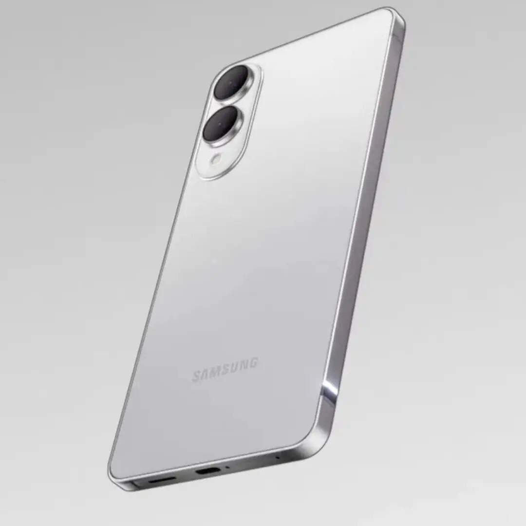 Samsung Galaxy S25 Edge में आपको 200 + 12 मेगापिक्सल का डुअल कैमरा मिलता है। सेल्फी और वीडियो कॉलिंग के लिए इसमें आपको 12 मेगापिक्सल का फ्रंट कैमरा मिलता था। इसमें आपको 3900mAh की बड़ी बैटरी मिलती है।