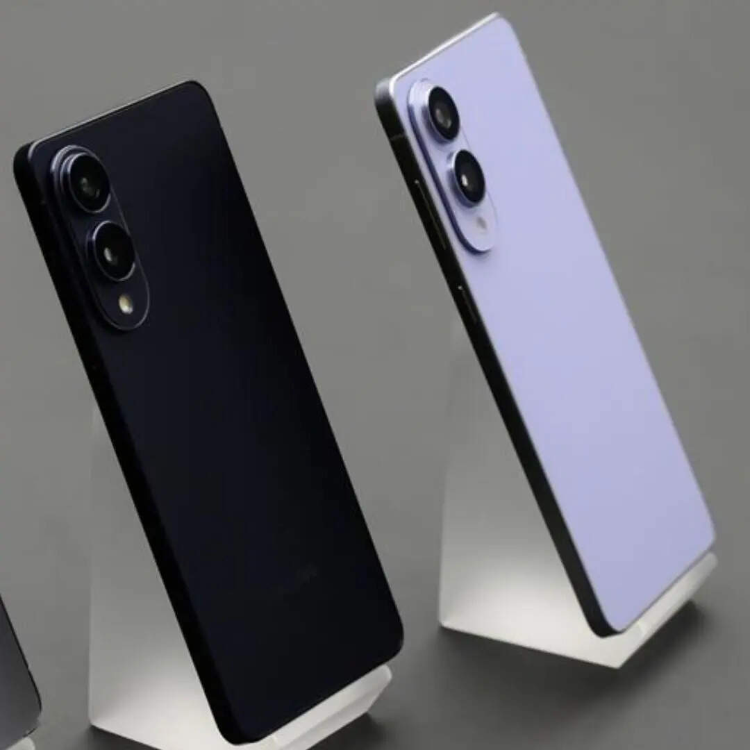 ई-कॉमर्स वेबसाइट फ्लिपकार्ट पर Samsung Galaxy S25 Edge को 1,09,999 रुपये की कीमत पर लिस्ट किया गया है। हालांकि अब आपको इसे खरीदने के लिए इतने पैसे नहीं खर्च करने पड़ेंगे। फ्लिपकार्ट ग्राहकों को इस पर 36% की बड़ी छूट दे रहा है।