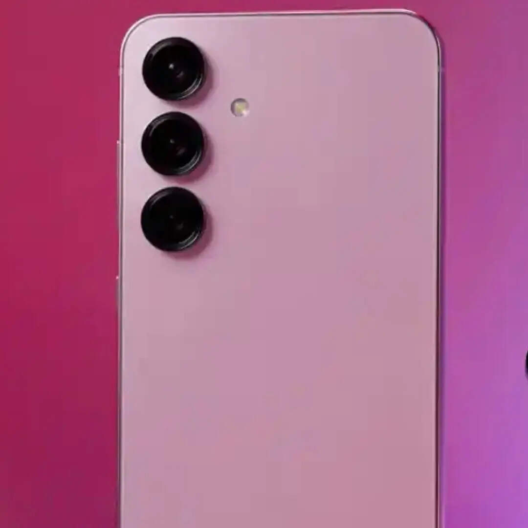 फ्लिपकार्ट में Samsung Galaxy S25 Plus 5G का 256GB वेरिएंट 99,999 रुपये में लिस्ट किया गया है। हालांकि अब आपको इसे खरीदने के लिए इतने पैसे नहीं खर्च करने पड़ेंगे। फ्लिपकार्ट ने इसकी कीमत में फ्लैट 20% की कटौती कर दी है।