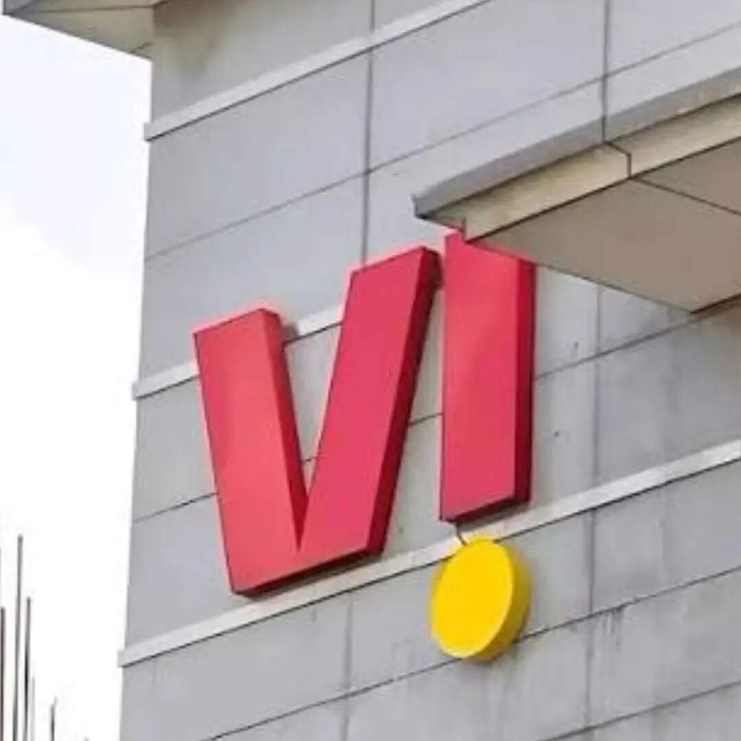 वीआई के इस एनुअल प्रीपेड प्लान में मिलने वाले फायदों की बात करें तो इसमें यूजर्स को एक साल के लिए सभी मोबाइल नेटवर्क पर अनलिमिटेड कॉलिंग की सुविधा मिलती है। फ्री कॉलिंग के साथ ही हर दिन 100 फ्री एसएमएस भी ऑफर किए जाते हैं।