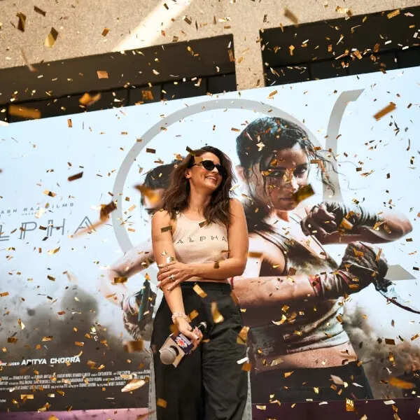 आलिया भट्ट ने शेयर की फोटोज