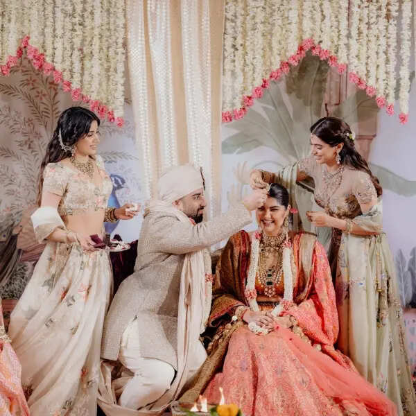 वायरल हो रही फोटोज