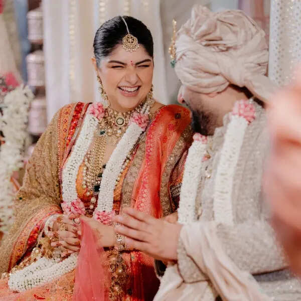अंशुला का लुक