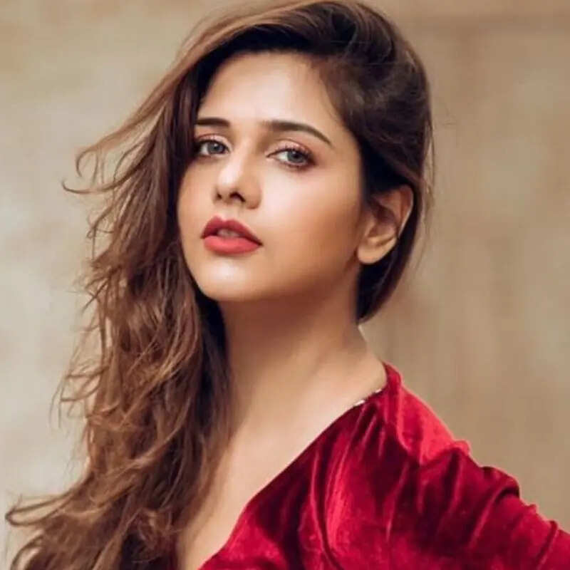 Dalljiet Kaur ने शादी और प्यार पर तोड़ी चुप्पी