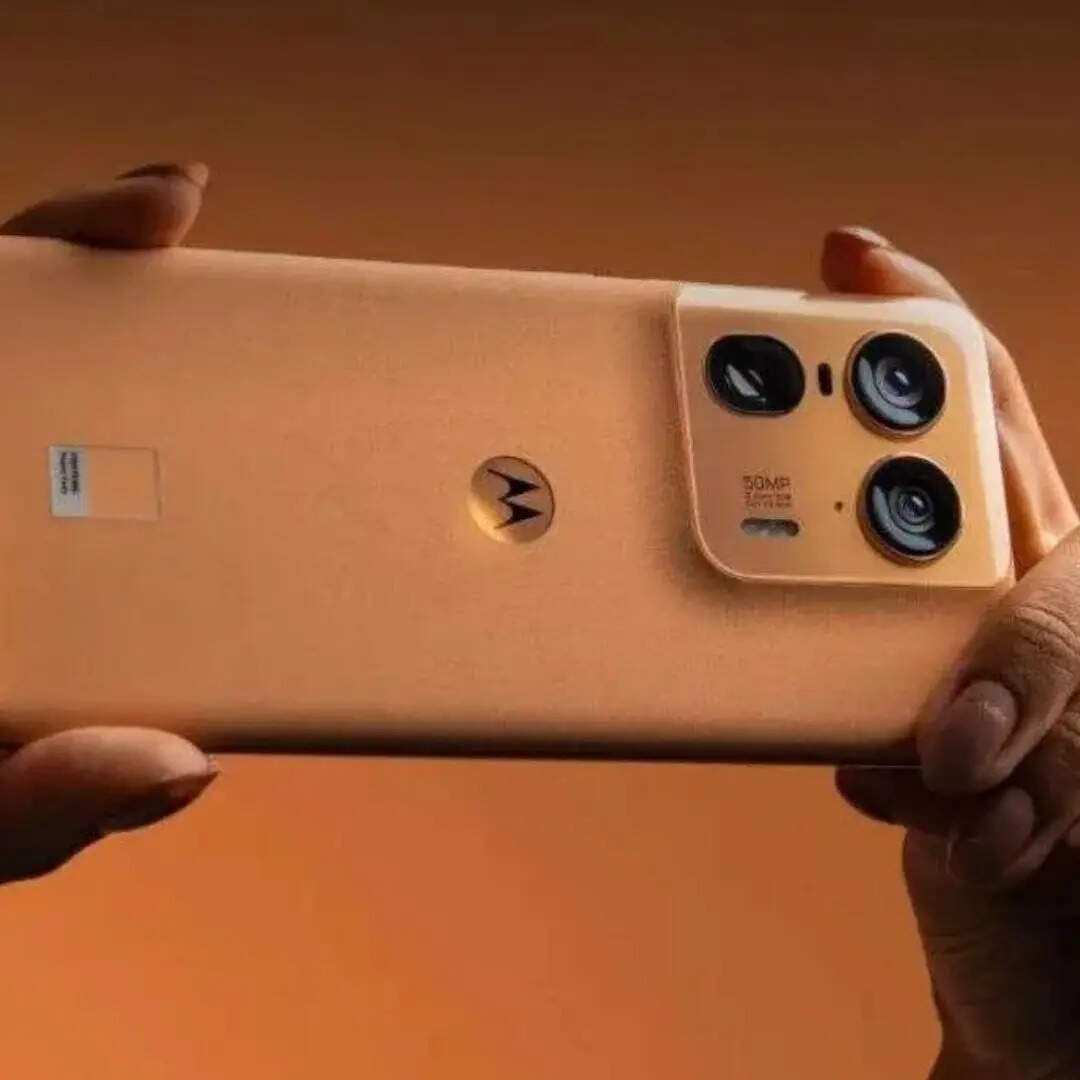 Motorola Edge 50 Ultra पर मिलने वाले ऑफर्स की बात करें तो इसमें आपको 6.7 इंच की P-OLED डिस्प्ले दी गई है। इसमें आपको 144Hz का रिफ्रेश रेट और डिस्प्ले की प्रोटेक्शन के लिए Corning Gorilla Glass Victus दिया गया है। इसमें आपको एंड्रॉयड 14 का सपोर्ट मिलने वाला है।