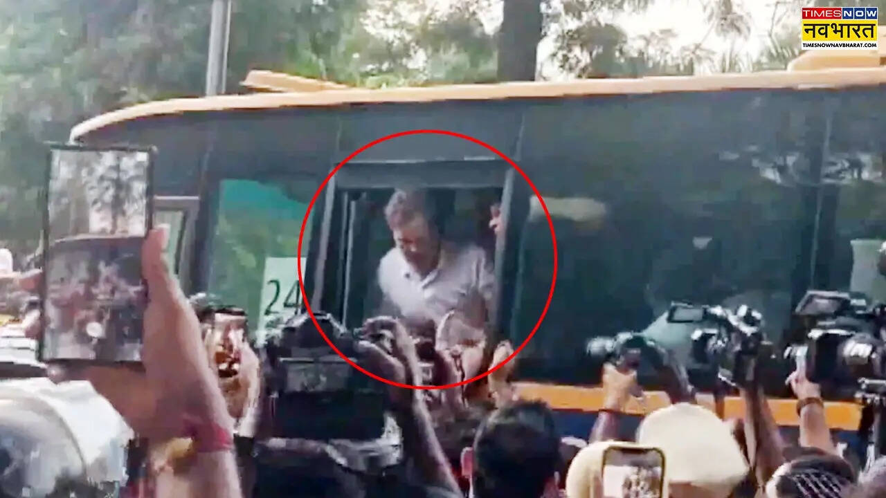 राहुल को धरनास्थल से हटाया गया
