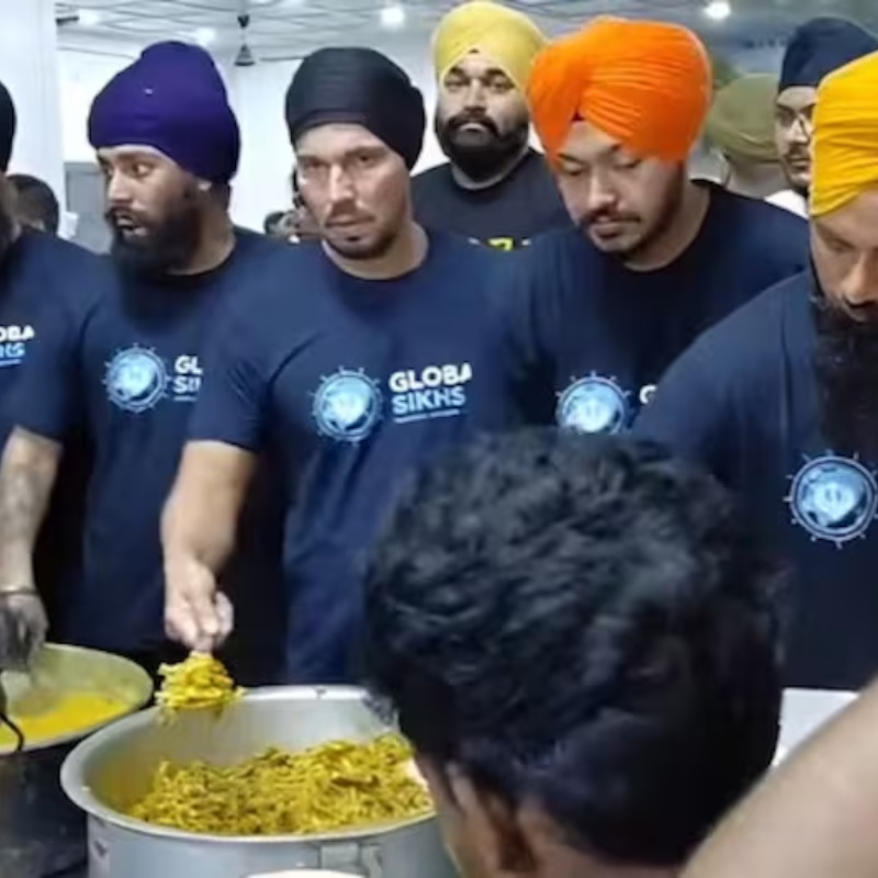 ​रणदीप हुड्डा ने बांटा लंगर