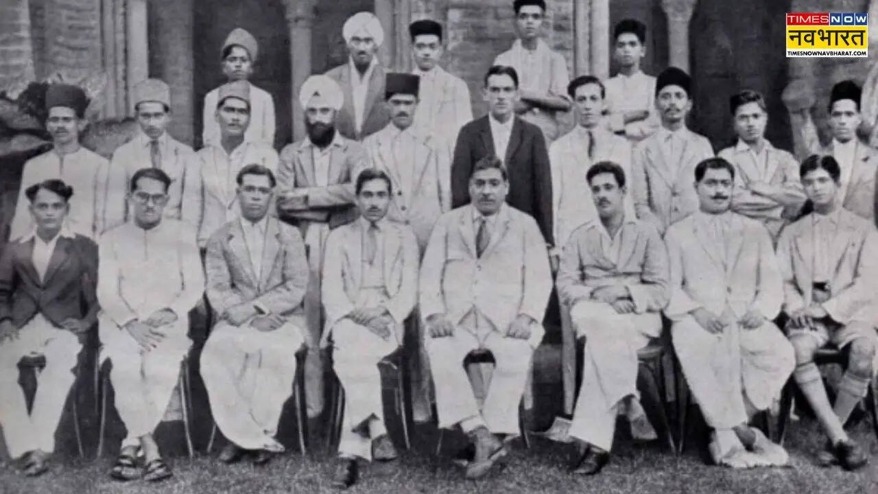 अपने कर्मचारियों के साथ ज्ञानचंद मोटवाने (Source: Chicago Radio)