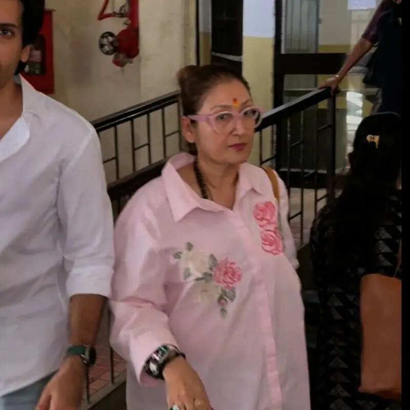 Sunita Ahuja बांद्रा फैमिली कोर्ट के बाहर आईं नजर