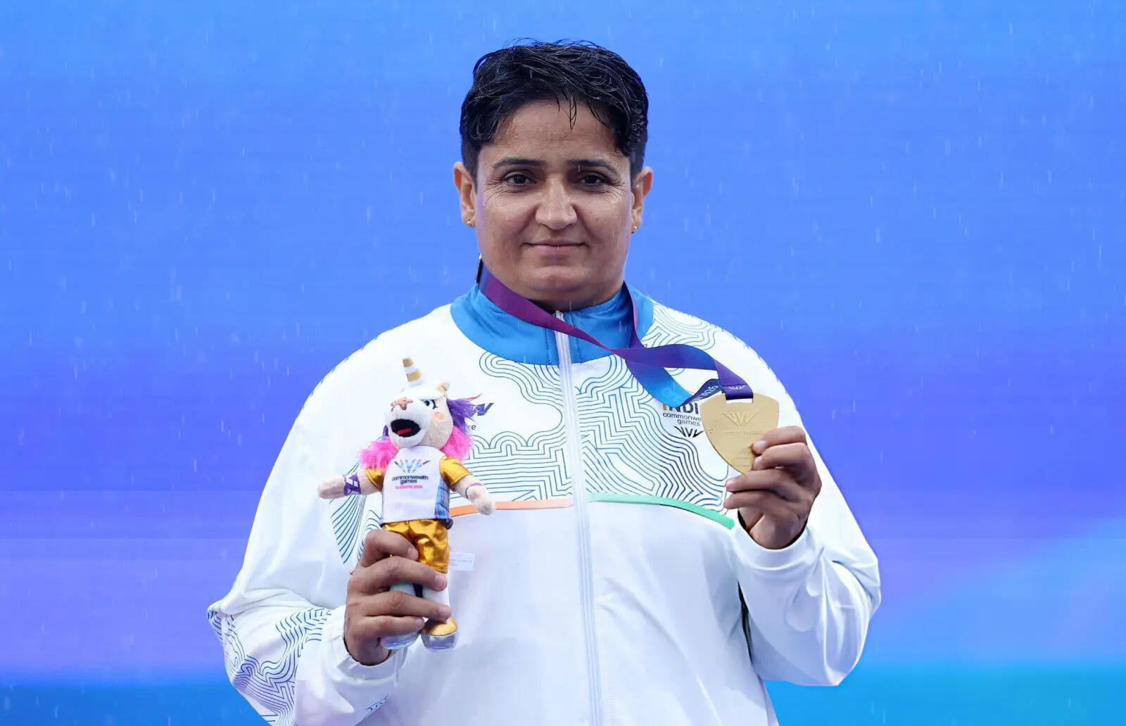 SHARMILA WITH CWG MEDAL