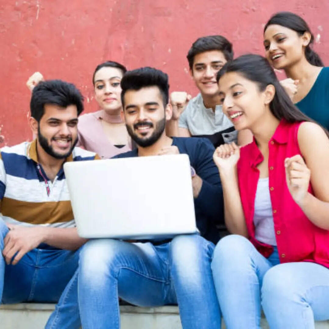 यूपीएसएसएससी पीईटी परीक्षा के लिए फॉर्म​