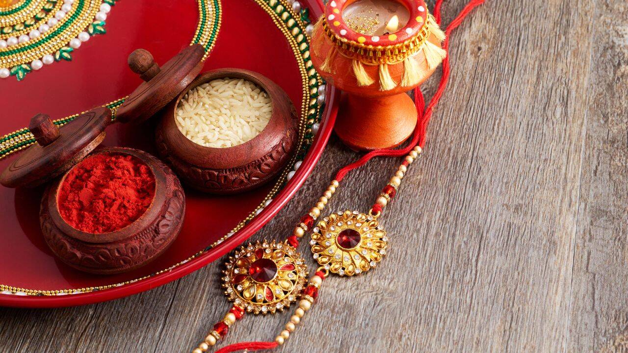 अक्षत यानी साबुत चावल