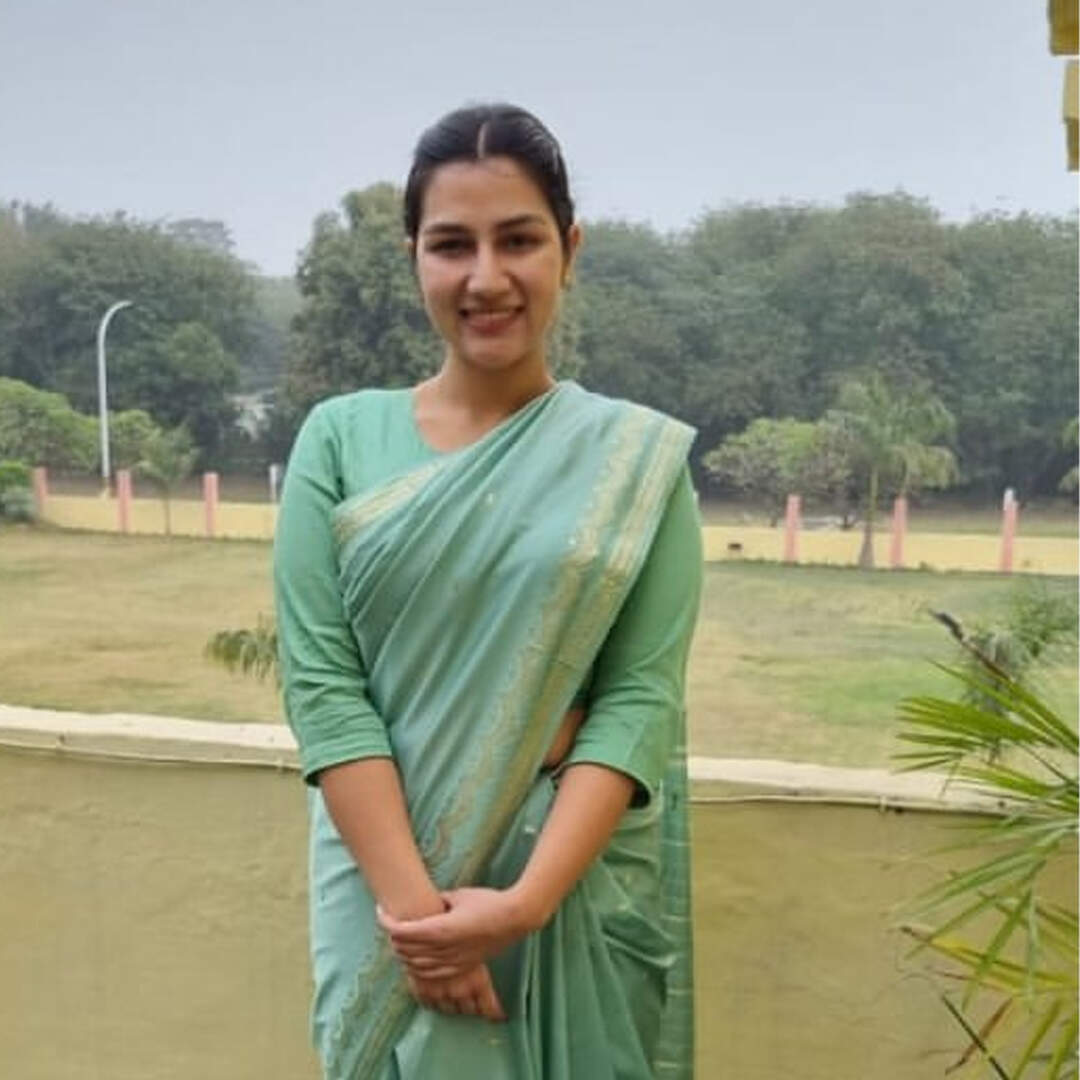 अलग अलग स्कूलों से एजुकेशन 
