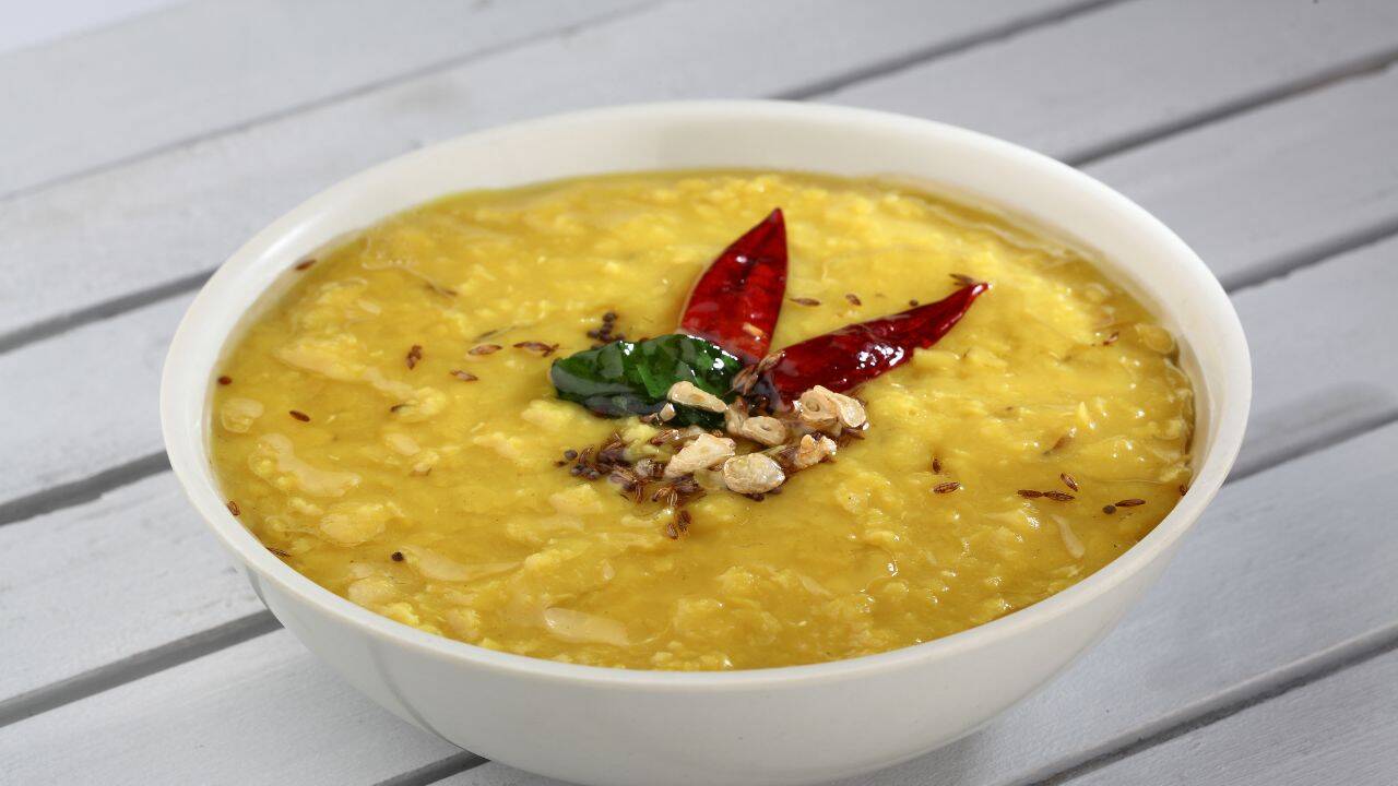 मूंग दाल की खिचड़ी खाएं