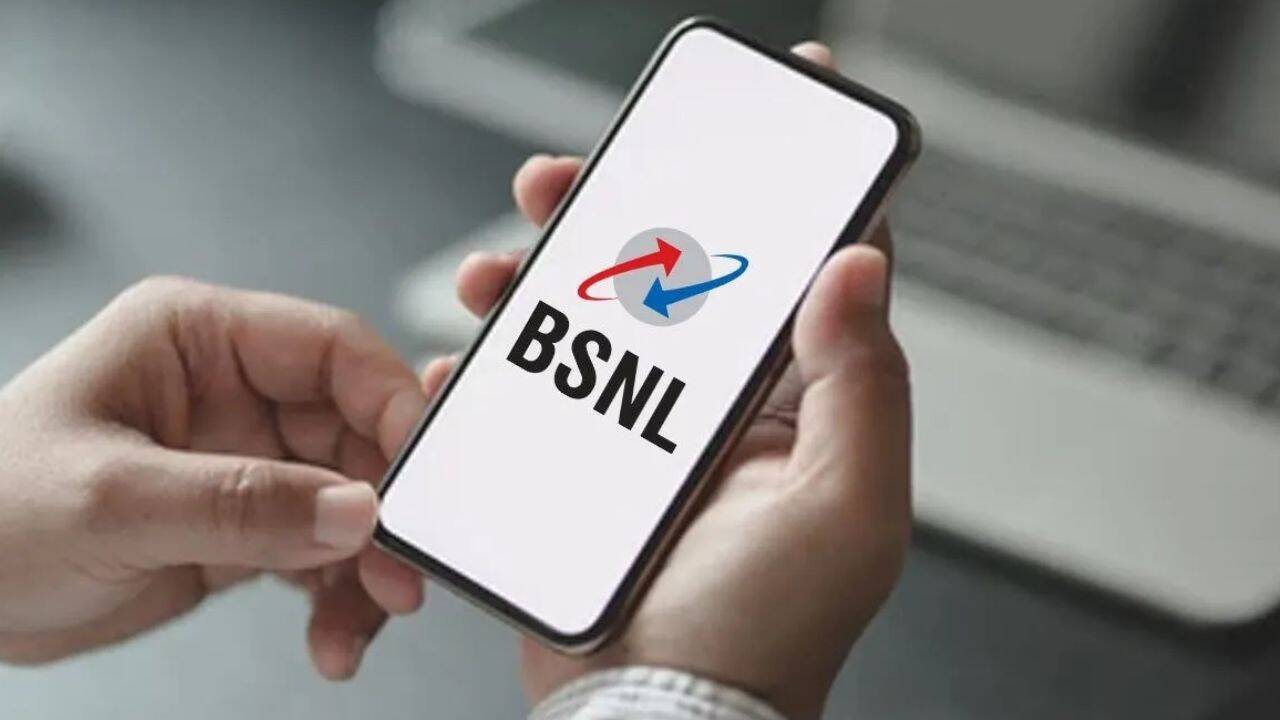 आज के समय में ज्यादातर मोबाइल यूजर्स दो सिम कार्ड इस्तेमाल करते हैं और रिचार्ज प्लान खत्म होने के बाद दो नंबर रिचार्ज करना एक टेंशन वाला काम बन चुका है।