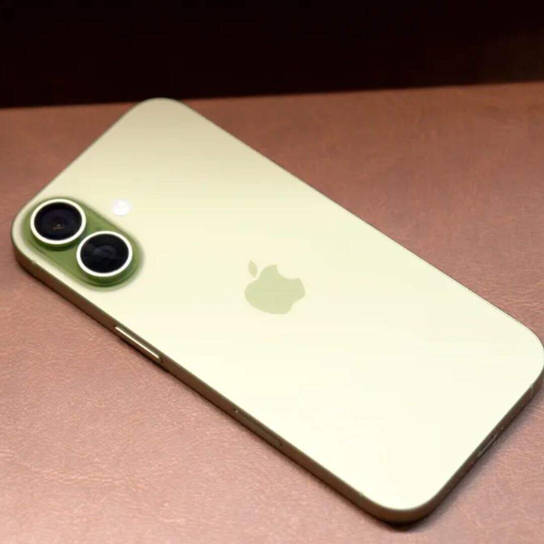 iPhone 17 की खरीदारी पर फ्लिपकार्ट पर 46000 रुपये से ज्यादा का एक्सचेंज ऑफर दिया जा रहा है। इसके अलावा Axis Bank कार्ड पर आपको 4000 रुपये का इंस्टेंट डिस्काउंट भी दिया जाएगा।