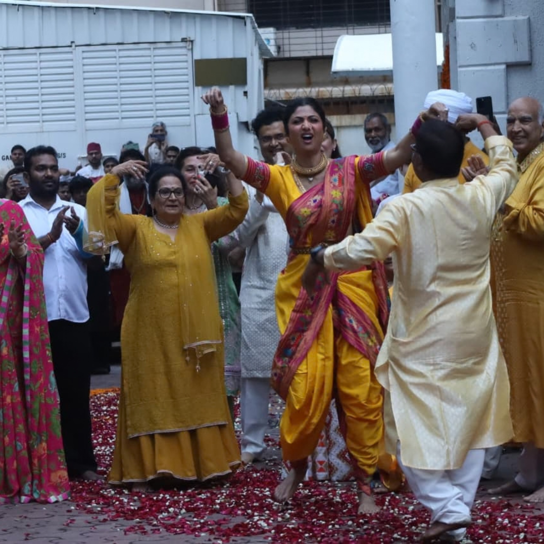 पारंपरिक हार ने खींचा ध्यान