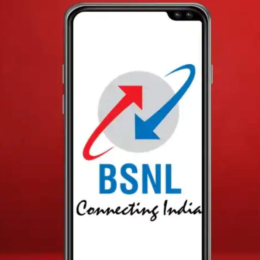 सरकारी कंपनी इस ऑफर में 28 दिनों की वैलिडिटी के साथ डेली डेटा, अनलिमिटेड कॉलिंग और SMS की सुविधा मिलती है। इसके अलावा नए ग्राहकों को फ्री SIM का फायदा भी दिया जा रहा है।