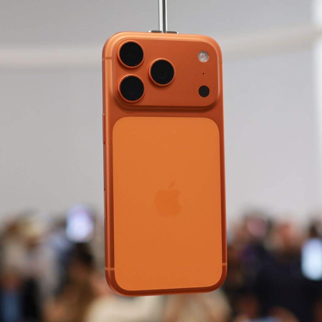 इस तरह बैंक ऑफर और एक्सचेंज बेनिफिट को मिलाकर iPhone 17 Pro सीरीज की प्रभावी कीमत और कम हो सकती है। हालांकि, अंतिम कीमत आपके चुने गए मॉडल, कलर, पुराने फोन की स्थिति, एक्सचेंज वैल्यू और लागू ऑफर्स पर निर्भर करेगी। खरीदारी से पहले सभी ऑफर्स और उनकी शर्तों को चेक करना जरूरी है।