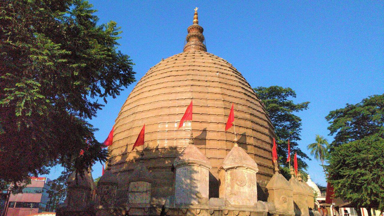 कामाख्या देवी के बाद ब्रह्मपुत्र के किनारे घूमें