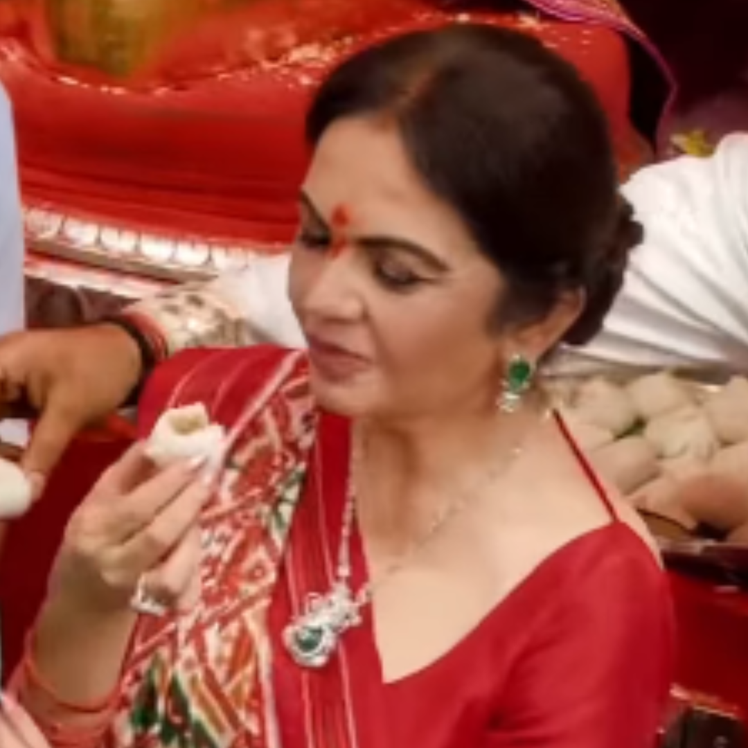 कंट्रास्ट ज्वेलरी