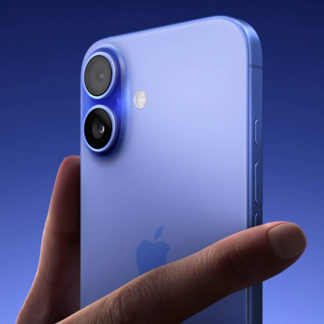 iPhone 16 के 128GB वेरिएंट को अमेजन पर 89,900 रुपये की कीमत में लिस्ट किया गया है। इस पर अमेजन की तरफ से ग्राहकों को 3% का फ्लैट डिस्काउंट मिल रहा है जिसके बाद इसके कीमत 86,900 रुपये हो चुकी है।