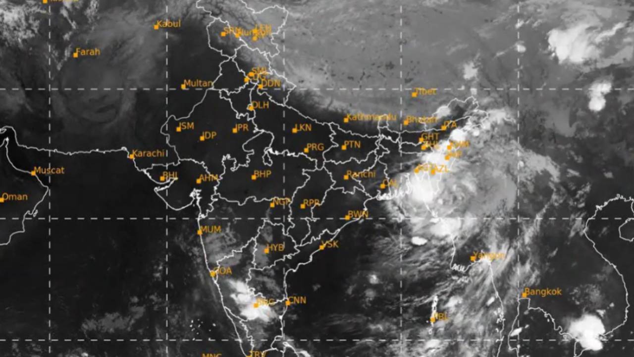 अभी ऐसी स्थिति है भारत के ऊपर बादलों की (फोटो - IMD)