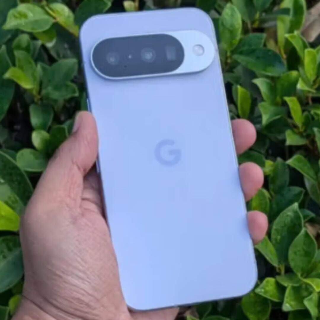 अमेजन में Google Pixel 11 5G  को 89,999 रुपये में लिस्ट किया गया है। हालांकि अब आपको इसे खरीदने के लिए इतने पैसे नहीं खर्च करने पड़ेंगे। अमेजन ग्राहकों को अभी इस पर फ्लैट 11% का डिस्काउंट दे रहा है। इस ऑफर के बाद इसकी कीमत सिर्फ 79,670 रुपये हो गई है।