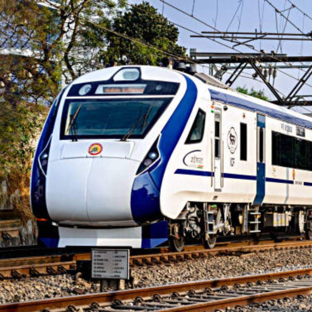 स्टेशन मास्टर कैसे बनते हैं