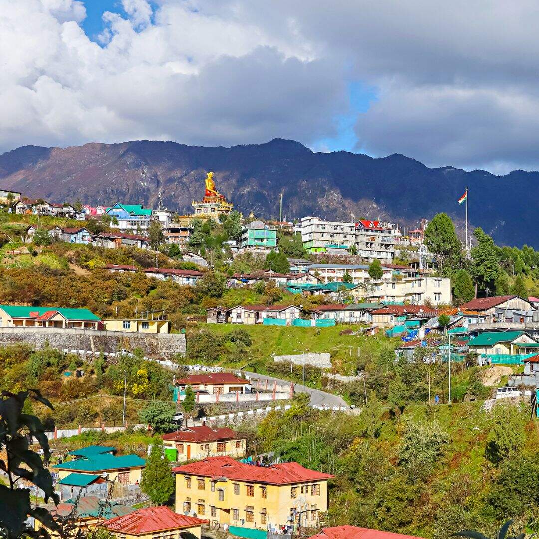 ​प्राचीन ग्रंथों से समृद्ध विशाल पुस्तकालय​