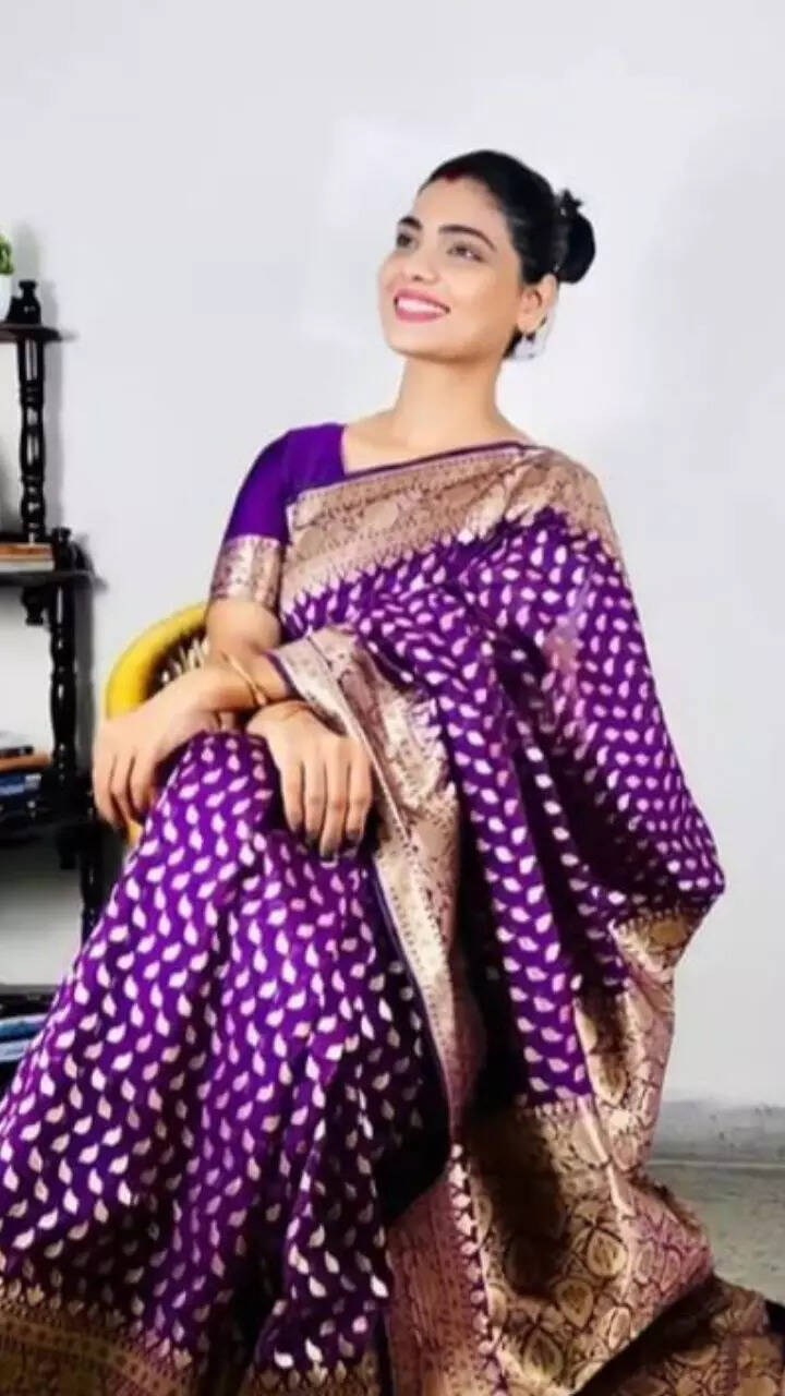 वह आए दिन अपने लोक गीत को लेकर सोशल मीडिया पर सुर्खियों में रहती हैं।