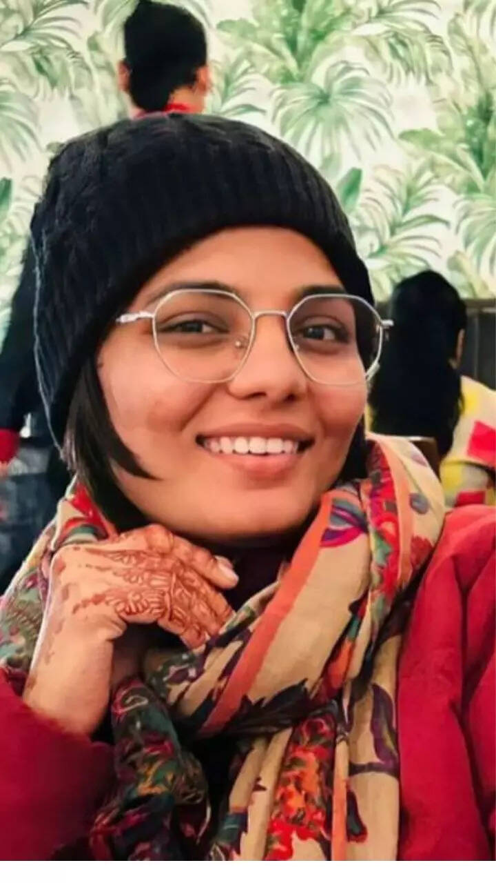 नेहा का जन्म 1997 में बिहार के कैमूर जिले में हुआ। उन्होंने अपने सिंगिंग करियर की शुरुआत साल 2018 में की थी।