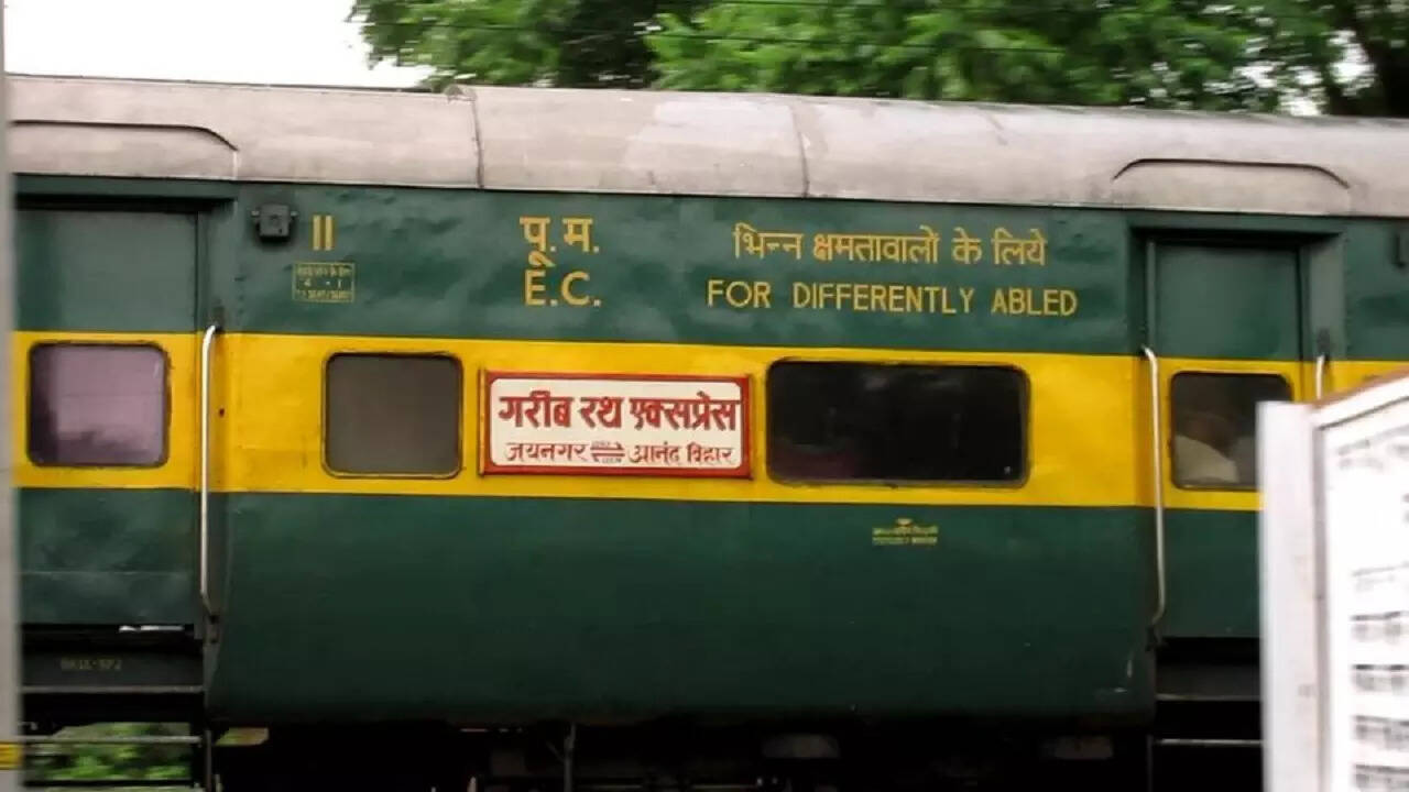 Garib Rath Train Timings Important news for railway passengers, route and time of Garib Rath ...