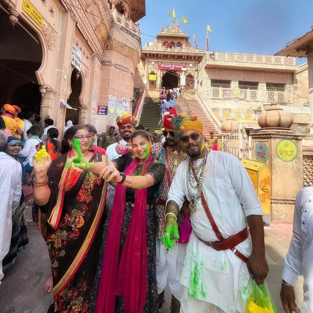 ऐसे होती है लड्डू होली