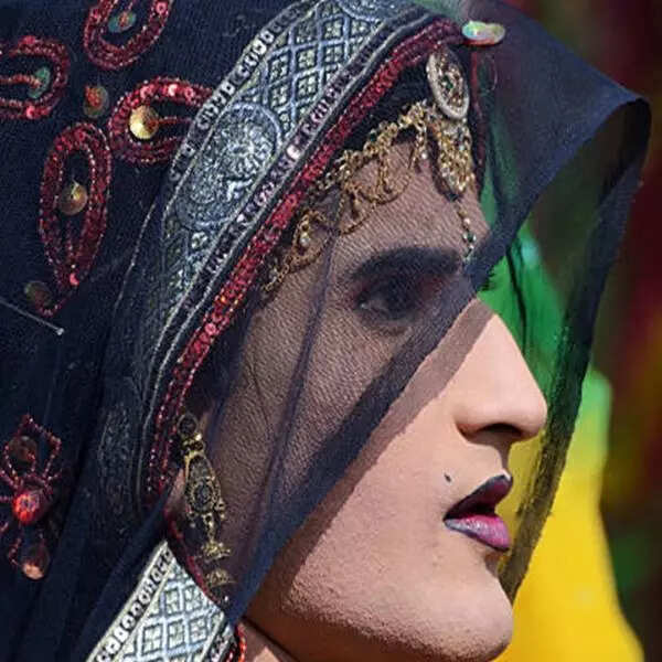 किन्नरों का न करें अपमान