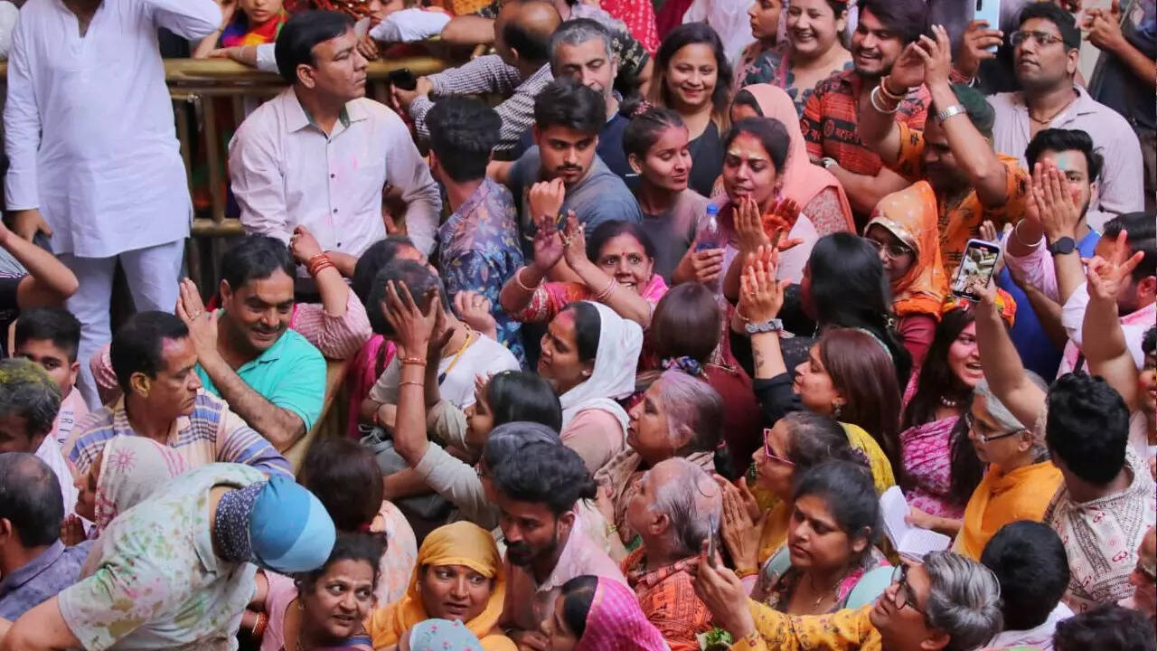आस्था का सैलाब