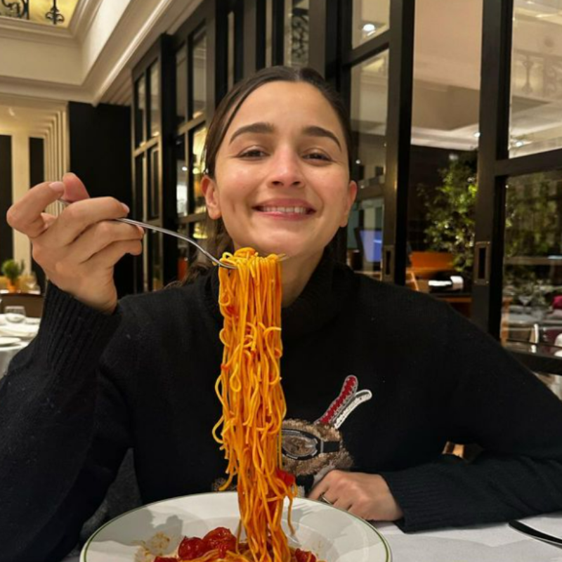 Alia Bhatt ने खाया अपना पसंदीदा खाना