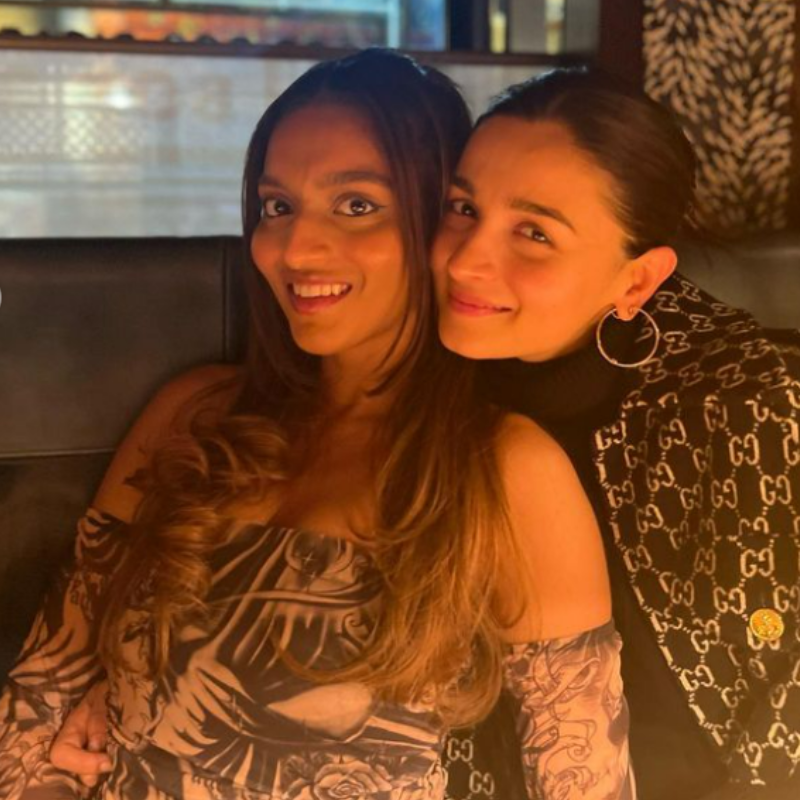 Alia Bhatt के दोस्तों ने भी की शिरकत