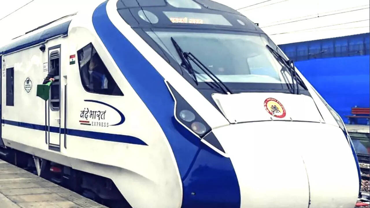वंदे भारत ट्रेन का पहला रैक