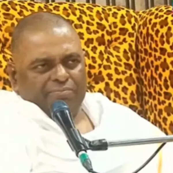 कभी चलते थे स्कूटर से पर आज हैं तीन-तीन रेंज रोवर
