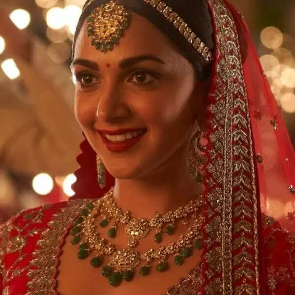 जरी वर्क वाला वेडिंग लहंगा